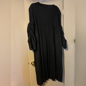 BLACK PLEATED DRESS